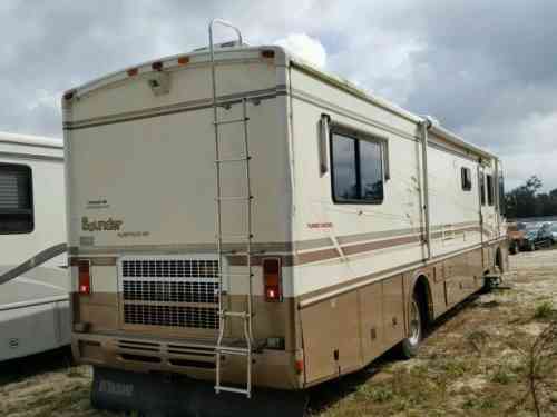 2006 FREIGHTLINER XC RAISED RAIL REAR ENGINE MOTOR HOME CHASSIS