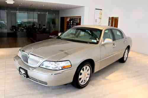 2009 LINCOLN TOWN CAR