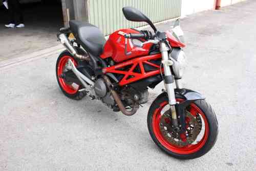 2010 DUCATI MONSTER