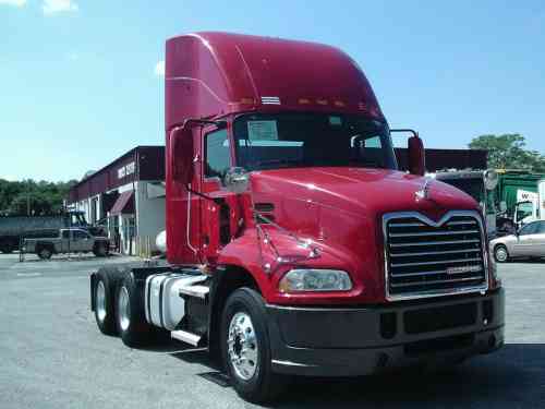 2010 MACK CXU