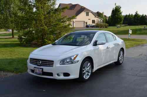 2010 NISSAN MAXIMA