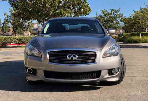 2011 INFINITI M56