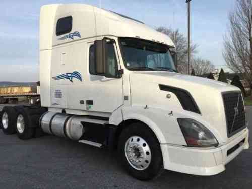 2011 VOLVO TRUCK  VNL