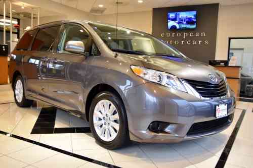 2012 TOYOTA SIENNA LE