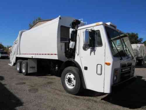2013 MACK MRU