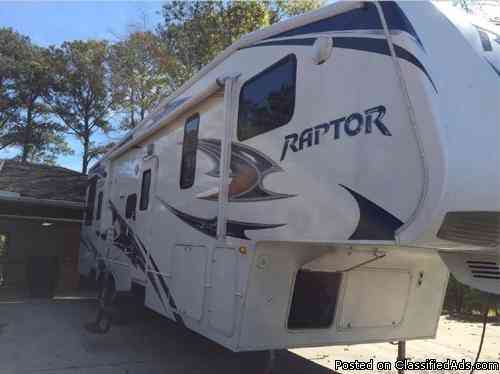 2014 FREIGHTLINER XC RAISED RAIL REAR ENGINE MOTOR HOME CHASSIS