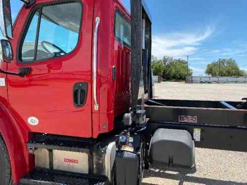 2016 FREIGHTLINER B2 BUS CHASSIS 