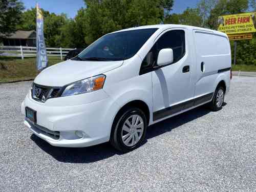 2017 NISSAN NV200