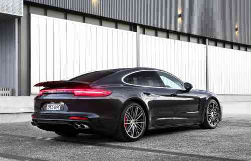 2017 PORSCHE PANAMERA