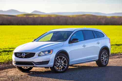 2017 VOLVO V60CC