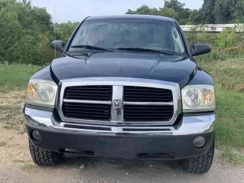 2005 DODGE DAKOTA