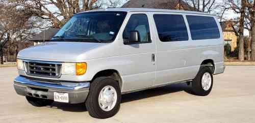 2005 FORD E-350