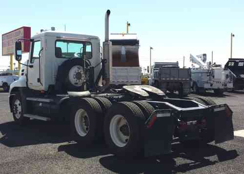 2005 MACK CXN