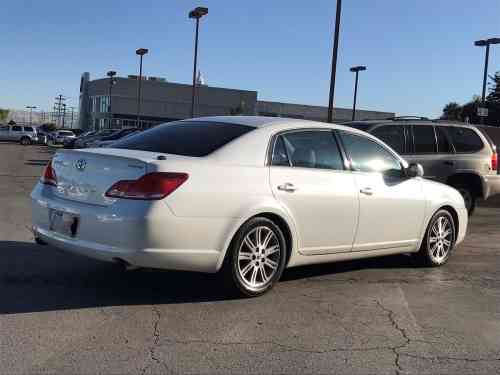 2005 TOYOTA AVALON