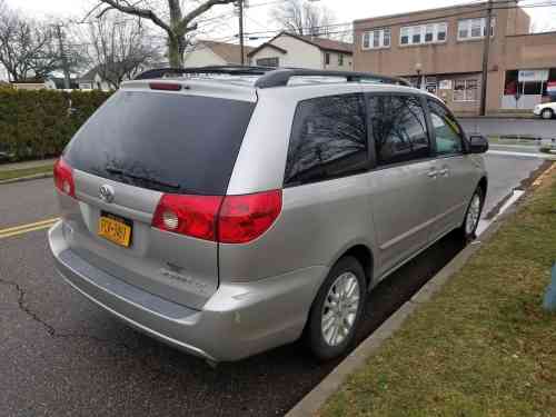 2007 TOYOTA SIENNA