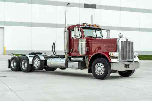 2009 PETERBILT 389