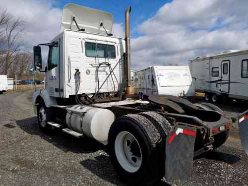 2009 VOLVO TRUCK  VNM