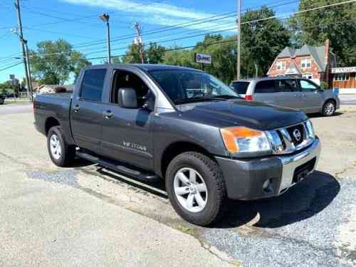 2010 NISSAN TITAN