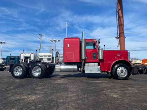 2010 PETERBILT 389