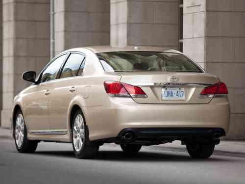 2010 TOYOTA AVALON