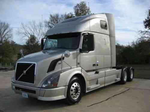 2010 VOLVO TRUCK  VNL