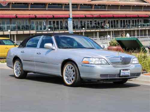 2011 LINCOLN TOWN CAR