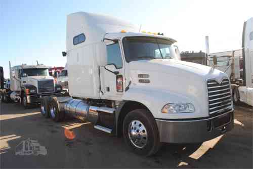 2011 MACK CXU