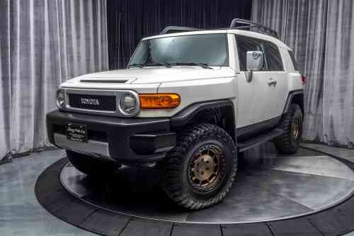 2011 TOYOTA FJ CRUISER