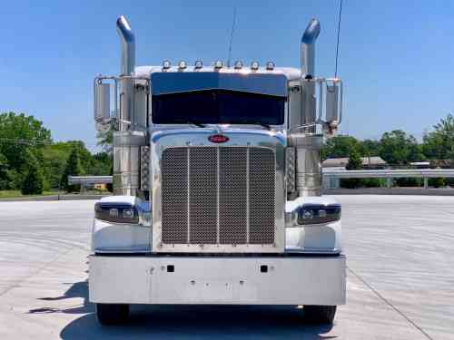 2012 PETERBILT 389