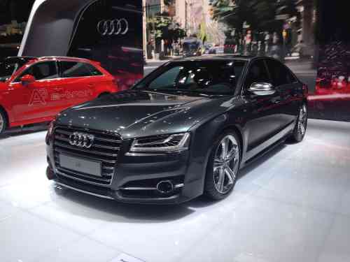 2013 AUDI S8