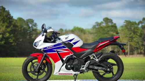 2015 HONDA CBR300R