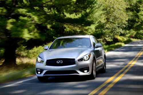2015 INFINITI Q70 5 6