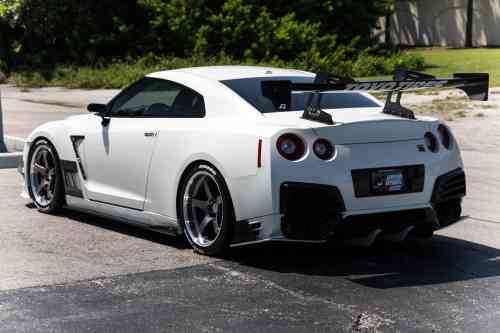 2015 NISSAN GT-R