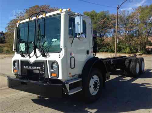 2016 MACK MRU