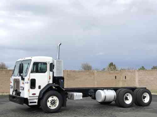 2016 PETERBILT 320