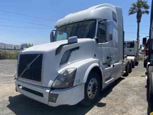 2016 VOLVO TRUCK  VNL