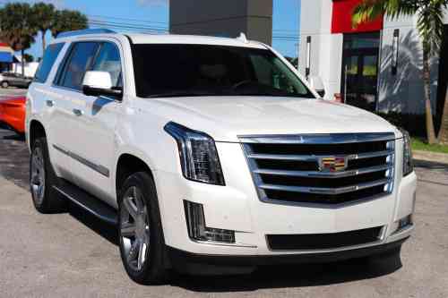 2017 CADILLAC ESCALADE