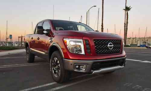 2017 NISSAN TITAN