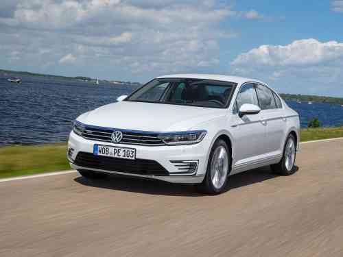 2017 VOLKSWAGEN PASSAT