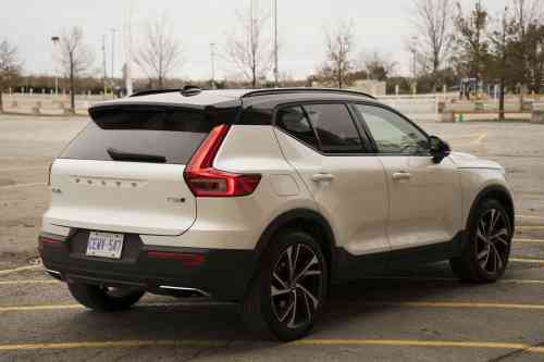 2019 VOLVO XC40